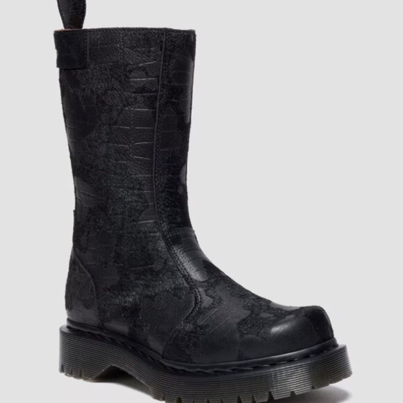 Dr Marten boots Size 9, with cool detail - worn 1x! - Picture 2 of 4